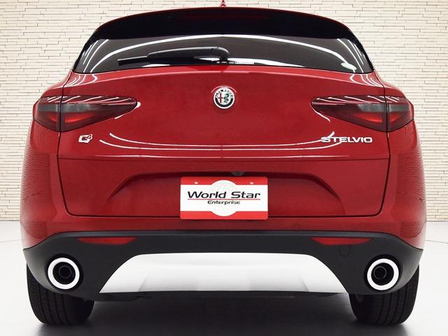 ステルヴィオ ２．２ターボ　ディーゼルＱ４スプリント　赤革　ＦシートＨ　ＡＣＣ　前後Ｐセンサー＆Ｂカメラ　ステアリングＨ　１８ｉｎＡＷ　レーンキープ　メモリー付パワーシート　ブラインドスポット　パワーテールゲート　バイキセノンヘッドライト　禁煙（4枚目）