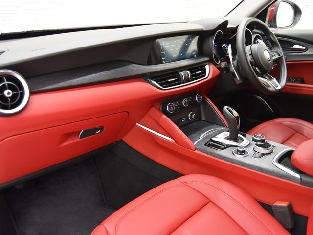 ステルヴィオ ２．２ターボ　ディーゼルＱ４スプリント　赤革　ＦシートＨ　ＡＣＣ　前後Ｐセンサー＆Ｂカメラ　ステアリングＨ　１８ｉｎＡＷ　レーンキープ　メモリー付パワーシート　ブラインドスポット　パワーテールゲート　バイキセノンヘッドライト　禁煙（8枚目）