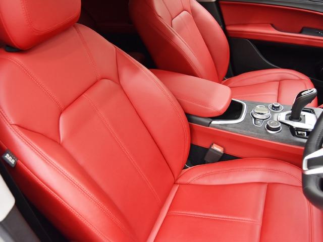 ステルヴィオ ２．２ターボ　ディーゼルＱ４スプリント　赤革　ＦシートＨ　ＡＣＣ　前後Ｐセンサー＆Ｂカメラ　ステアリングＨ　１８ｉｎＡＷ　レーンキープ　メモリー付パワーシート　ブラインドスポット　パワーテールゲート　バイキセノンヘッドライト　禁煙（10枚目）