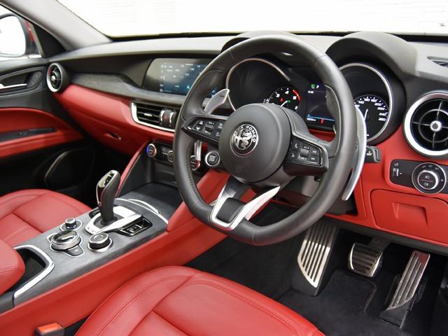 ステルヴィオ ２．２ターボ　ディーゼルＱ４スプリント　赤革　ＦシートＨ　ＡＣＣ　前後Ｐセンサー＆Ｂカメラ　ステアリングＨ　１８ｉｎＡＷ　レーンキープ　メモリー付パワーシート　ブラインドスポット　パワーテールゲート　バイキセノンヘッドライト　禁煙（11枚目）