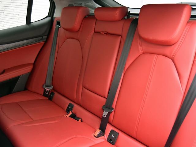 ステルヴィオ ２．２ターボ　ディーゼルＱ４スプリント　赤革　ＦシートＨ　ＡＣＣ　前後Ｐセンサー＆Ｂカメラ　ステアリングＨ　１８ｉｎＡＷ　レーンキープ　メモリー付パワーシート　ブラインドスポット　パワーテールゲート　バイキセノンヘッドライト　禁煙（13枚目）