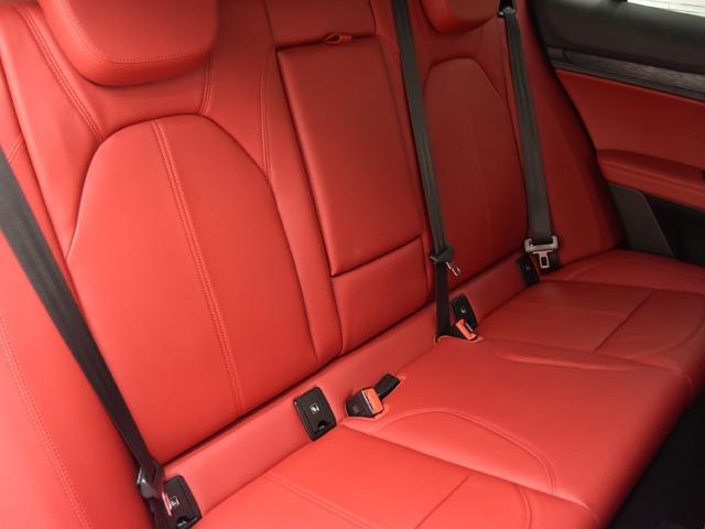 ステルヴィオ ２．２ターボ　ディーゼルＱ４スプリント　赤革　ＦシートＨ　ＡＣＣ　前後Ｐセンサー＆Ｂカメラ　ステアリングＨ　１８ｉｎＡＷ　レーンキープ　メモリー付パワーシート　ブラインドスポット　パワーテールゲート　バイキセノンヘッドライト　禁煙（14枚目）