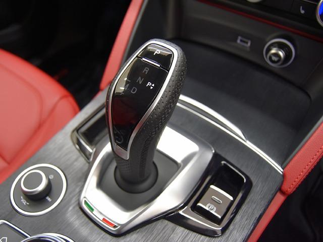 ステルヴィオ ２．２ターボ　ディーゼルＱ４スプリント　赤革　ＦシートＨ　ＡＣＣ　前後Ｐセンサー＆Ｂカメラ　ステアリングＨ　１８ｉｎＡＷ　レーンキープ　メモリー付パワーシート　ブラインドスポット　パワーテールゲート　バイキセノンヘッドライト　禁煙（15枚目）
