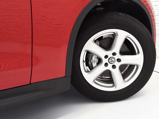 ステルヴィオ ２．２ターボ　ディーゼルＱ４スプリント　赤革　ＦシートＨ　ＡＣＣ　前後Ｐセンサー＆Ｂカメラ　ステアリングＨ　１８ｉｎＡＷ　レーンキープ　メモリー付パワーシート　ブラインドスポット　パワーテールゲート　バイキセノンヘッドライト　禁煙（20枚目）