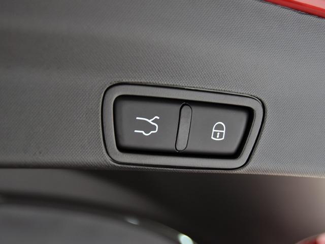 ステルヴィオ ２．２ターボ　ディーゼルＱ４スプリント　赤革　ＦシートＨ　ＡＣＣ　前後Ｐセンサー＆Ｂカメラ　ステアリングＨ　１８ｉｎＡＷ　レーンキープ　メモリー付パワーシート　ブラインドスポット　パワーテールゲート　バイキセノンヘッドライト　禁煙（26枚目）