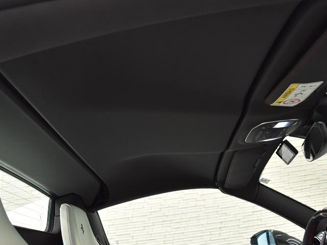 Ｆ８スパイダー ベースグレード　Ｆ１　ＯＰ１６０８　インテリアカラービアンコ　ＬＥＤ付カーボンファイバードライバーゾーン　サスペンションリフター　カーボンファイバーデイトナレーシングシート／エンジンマニホールド／マットペイントインテリア（14枚目）
