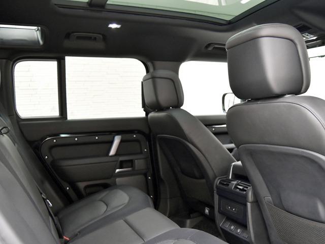 ディフェンダー １１０Ｘ－ダイナミックＨＳＥ　Ｄ３００　ＯＰ２２２　ディプロイアブルサイドステップ　２２ｉｎＡＷ　エアサスＰ　エクステンデッドブラックエクステリアＰ　ｃｌｅａｒｓｉｇｈｔインテリアリアビューミラー　コンフォート＆コンビニエンスＰ　ＡＣＣ（27枚目）