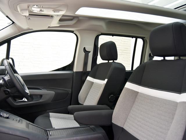 ベルランゴ エディション・サーブル　特別仕様車　ＬＥＤヘッドライト　前後Ｐセンサー＆Ｂカメラ　パノラマＳＲ　ＡＣＣ　１６ｉｎＡＷ　レーンキープ　ブラインドスポット　グレー／ブラックファブリックシート　アップルカープレイ　禁煙　ドラレコ（7枚目）