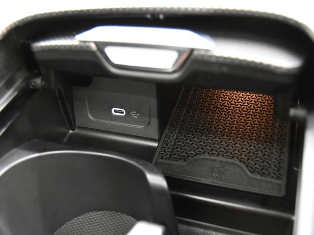Ｃクラスステーションワゴン Ｃ４３　４マチック　パノラマＳＲ　３６０°カメラ　ＡＭＧ１９ｉｎＡＷ　黒革　ＦシートＨ＆ベンチレーター　ブルメスター　レーダーセーフティＰＫＧ　パワートランク　ＡＭＧエクステリア　メモリー付パワーシート　ヘッドアップＤ（17枚目）