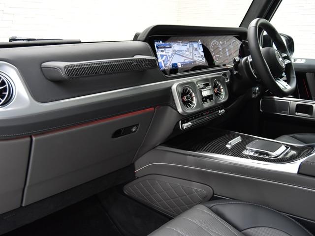 Ｇクラス Ｇ６３　マヌファクトゥーアプログラム＋　ＯＰ３９３　ＡＭＧカーボンファイバーインテリアトリム　ＡＭＧナイトＰＫＧマグノ　ＡＭＧ２１ｉｎＡＷ　灰黒革　ダイヤモンドステッチ　ガラスＳＲ　Ｆベンチレーター　前後シートＨ　ブルメスター　ＡＣＣ　禁煙（10枚目）