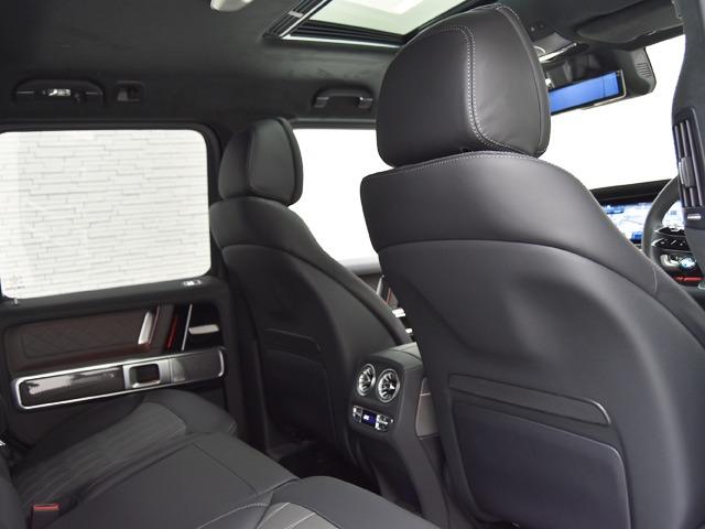 Ｇクラス Ｇ６３　マヌファクトゥーアプログラム＋　ＯＰ３９３　ＡＭＧカーボンファイバーインテリアトリム　ＡＭＧナイトＰＫＧマグノ　ＡＭＧ２１ｉｎＡＷ　灰黒革　ダイヤモンドステッチ　ガラスＳＲ　Ｆベンチレーター　前後シートＨ　ブルメスター　ＡＣＣ　禁煙（13枚目）