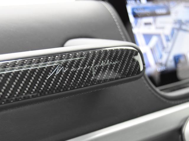 Ｇクラス Ｇ６３　マヌファクトゥーアプログラム＋　ＯＰ３９３　ＡＭＧカーボンファイバーインテリアトリム　ＡＭＧナイトＰＫＧマグノ　ＡＭＧ２１ｉｎＡＷ　灰黒革　ダイヤモンドステッチ　ガラスＳＲ　Ｆベンチレーター　前後シートＨ　ブルメスター　ＡＣＣ　禁煙（17枚目）