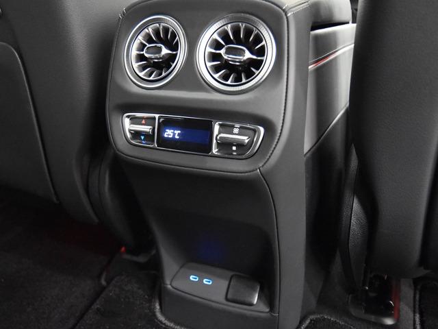 Ｇクラス Ｇ６３　マヌファクトゥーアプログラム＋　ＯＰ３９３　ＡＭＧカーボンファイバーインテリアトリム　ＡＭＧナイトＰＫＧマグノ　ＡＭＧ２１ｉｎＡＷ　灰黒革　ダイヤモンドステッチ　ガラスＳＲ　Ｆベンチレーター　前後シートＨ　ブルメスター　ＡＣＣ　禁煙（28枚目）