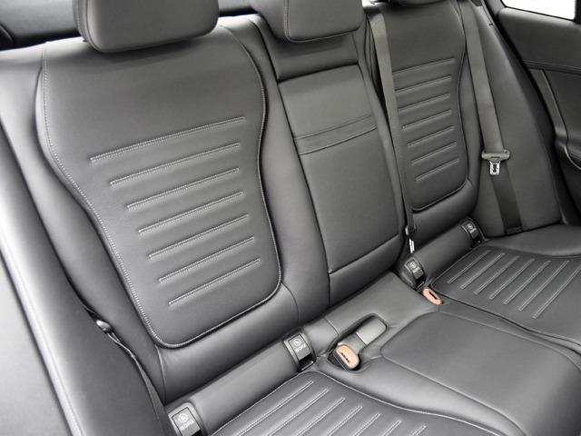 Ｃクラス Ｃ２００アバンギャルド　ＡＭＧライン　ＯＰ１３１　レザーＥＸＣＰ　パノラマＳＲ　リアアクスルステアリング　ベーシックＰＫＧ　ヘッドアップＤ　黒革　ＦシートＨ　ＡＭＧ１８ｉｎＡＷ　３６０°カメラ　メモリー付パワーシート　パワーテールゲート（14枚目）