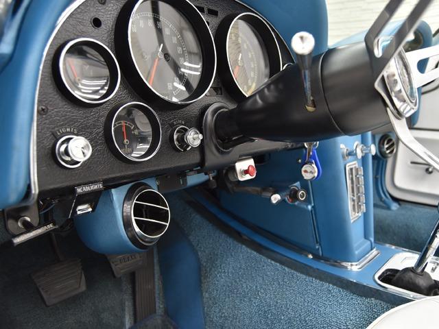シボレーコルベット スティングレー C2 1965年モデル 15inAW マリーナブルーインテリア 白革 ホワイトレザールーフライニング ウッドステアリング シガーソケット 禁煙(18枚目)