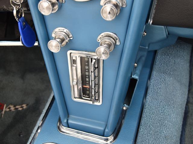 シボレーコルベット スティングレー C2 1965年モデル 15inAW マリーナブルーインテリア 白革 ホワイトレザールーフライニング ウッドステアリング シガーソケット 禁煙(19枚目)