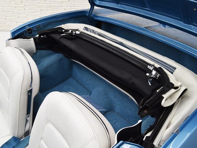 シボレーコルベット スティングレー C2 1965年モデル 15inAW マリーナブルーインテリア 白革 ホワイトレザールーフライニング ウッドステアリング シガーソケット 禁煙(20枚目)