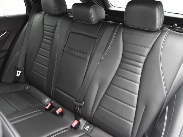 Eクラスステーションワゴン E220dステーションワゴンアバンギルドAMGライン エクスクルーシブPKG AMG19inAW 黒革 前後シートH ブルメスター エアバランスPKG レーダーセーフティPKG 360°カメラ パワーテールゲート メモリー付パワーシート ヘッドアップD(14枚目)