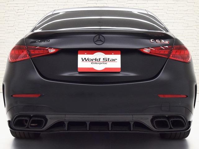 Cクラス C63 S E パフォーマンス AMGカーボンPKG OP106 AMGパフォーマンスPKG パノラマSR 黒革 FシートH&ベンチレーター ブルメスター AMGカーボンファイバーインテリアトリム レーダーセーフティPKG AMG20inAW ACC(4枚目)