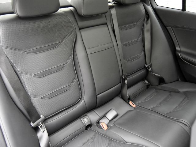 Cクラス C63 S E パフォーマンス AMGカーボンPKG OP106 AMGパフォーマンスPKG パノラマSR 黒革 FシートH&ベンチレーター ブルメスター AMGカーボンファイバーインテリアトリム レーダーセーフティPKG AMG20inAW ACC(24枚目)