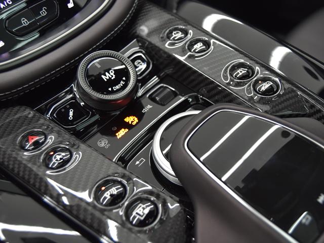 ＤＢＸ ７０７　ＯＰ３２１　インスパイヤスポーツデュオトーン　ブラックメタリック＆ライトアルジェントレザーインテリア　２３インチサテンブラックＤＴリムＡＷ　前後シートＨ＆ベンチレーター　パノラミックルーフ　禁煙車（15枚目）