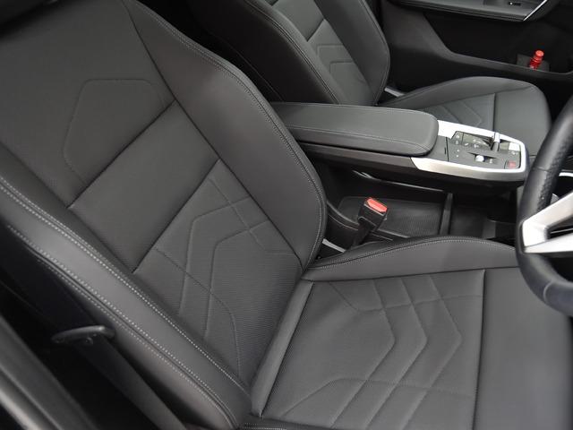 Ｘ１ ｘＤｒｉｖｅ　２０ｉ　ｘライン　黒革　ＦシートＨ　サラウンドビューカメラ　ヘッドアップＤ　オートマチックテールゲート　ＡＣＣ　ドライビングアシストプロフェッショナル　コンフォートアクセス　Ｐアシスト＋　メモリー付パワーシート　禁煙（10枚目）