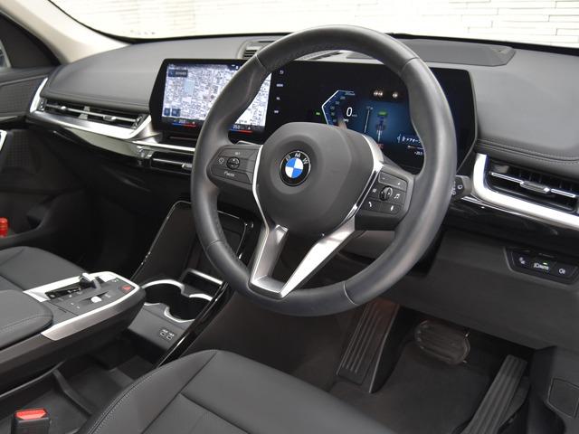 Ｘ１ ｘＤｒｉｖｅ　２０ｉ　ｘライン　黒革　ＦシートＨ　サラウンドビューカメラ　ヘッドアップＤ　オートマチックテールゲート　ＡＣＣ　ドライビングアシストプロフェッショナル　コンフォートアクセス　Ｐアシスト＋　メモリー付パワーシート　禁煙（11枚目）