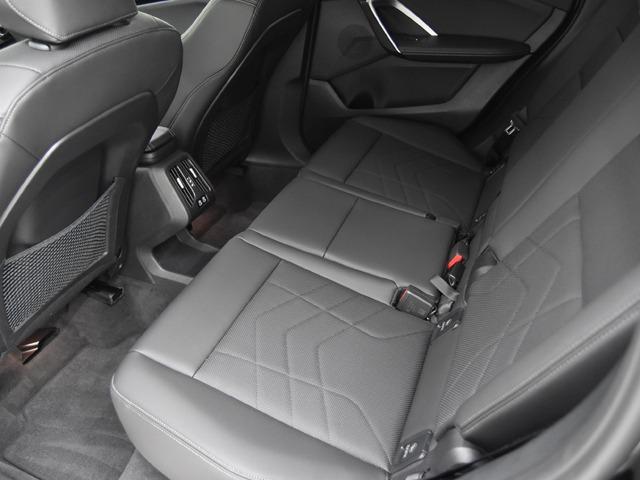 Ｘ１ ｘＤｒｉｖｅ　２０ｉ　ｘライン　黒革　ＦシートＨ　サラウンドビューカメラ　ヘッドアップＤ　オートマチックテールゲート　ＡＣＣ　ドライビングアシストプロフェッショナル　コンフォートアクセス　Ｐアシスト＋　メモリー付パワーシート　禁煙（12枚目）