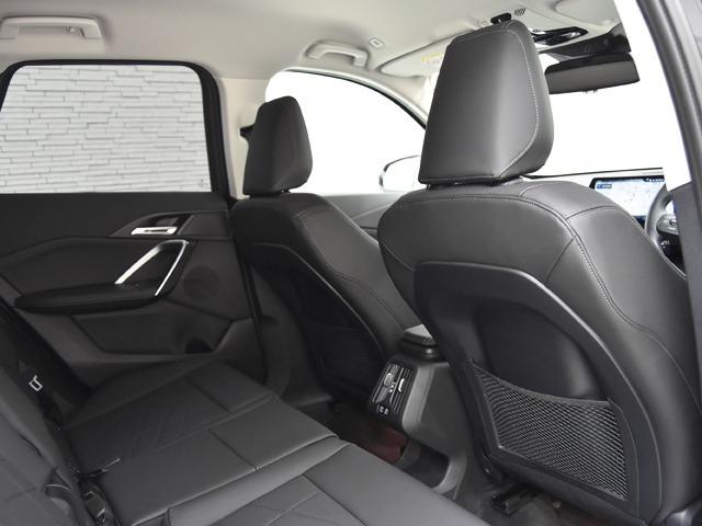 Ｘ１ ｘＤｒｉｖｅ　２０ｉ　ｘライン　黒革　ＦシートＨ　サラウンドビューカメラ　ヘッドアップＤ　オートマチックテールゲート　ＡＣＣ　ドライビングアシストプロフェッショナル　コンフォートアクセス　Ｐアシスト＋　メモリー付パワーシート　禁煙（15枚目）