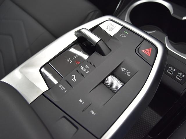 Ｘ１ ｘＤｒｉｖｅ　２０ｉ　ｘライン　黒革　ＦシートＨ　サラウンドビューカメラ　ヘッドアップＤ　オートマチックテールゲート　ＡＣＣ　ドライビングアシストプロフェッショナル　コンフォートアクセス　Ｐアシスト＋　メモリー付パワーシート　禁煙（17枚目）