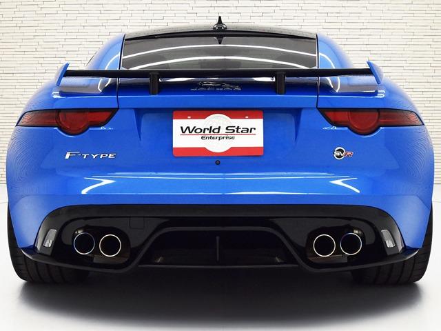 Ｆタイプ ＳＶＲクーペ　ＯＰ３９５　ＳＶＲカーボンセラミックブレーキＰ　エクステリアカーボンファイバーＰ　カーボンファイバールーフ　エクステンデッドウィンザーレザーインテリア　メリディアン　デュアルゾーンクライメートＣＴＬ（5枚目）