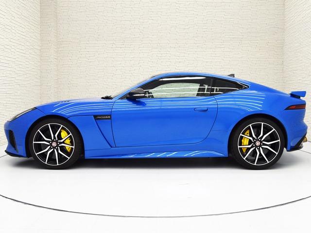 Ｆタイプ ＳＶＲクーペ　ＯＰ３９５　ＳＶＲカーボンセラミックブレーキＰ　エクステリアカーボンファイバーＰ　カーボンファイバールーフ　エクステンデッドウィンザーレザーインテリア　メリディアン　デュアルゾーンクライメートＣＴＬ（7枚目）