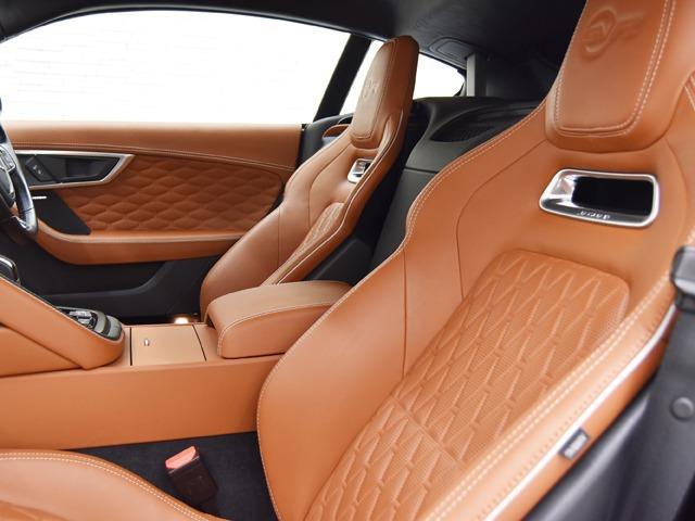 Ｆタイプ ＳＶＲクーペ　ＯＰ３９５　ＳＶＲカーボンセラミックブレーキＰ　エクステリアカーボンファイバーＰ　カーボンファイバールーフ　エクステンデッドウィンザーレザーインテリア　メリディアン　デュアルゾーンクライメートＣＴＬ（10枚目）