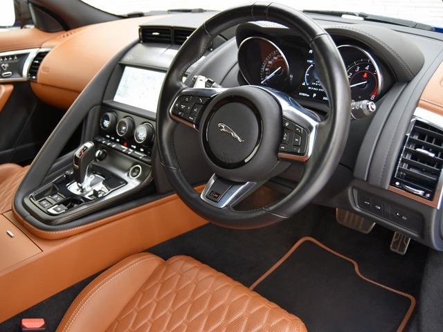 Ｆタイプ ＳＶＲクーペ　ＯＰ３９５　ＳＶＲカーボンセラミックブレーキＰ　エクステリアカーボンファイバーＰ　カーボンファイバールーフ　エクステンデッドウィンザーレザーインテリア　メリディアン　デュアルゾーンクライメートＣＴＬ（12枚目）