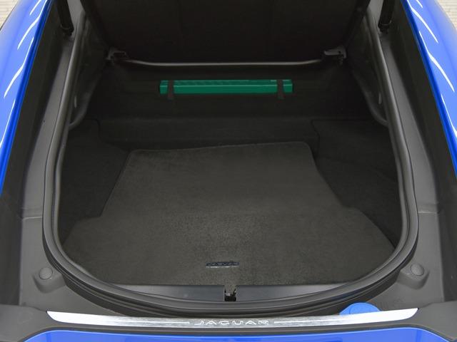 Ｆタイプ ＳＶＲクーペ　ＯＰ３９５　ＳＶＲカーボンセラミックブレーキＰ　エクステリアカーボンファイバーＰ　カーボンファイバールーフ　エクステンデッドウィンザーレザーインテリア　メリディアン　デュアルゾーンクライメートＣＴＬ（21枚目）