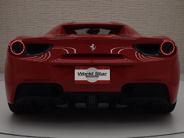 ４８８スパイダー ベースグレード　Ｆ１　ＯＰ４３７　２０ｉｎＡＷ　カーボンファイバーＬＥＤドライバーゾーン／ダッシュボードインサート／Ｒエアダクト　ロッソフェラーリレザー　サスペンションリフター　フルエレクトリックシート　シートＨ　禁煙（8枚目）