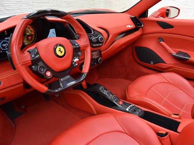 ４８８スパイダー ベースグレード　Ｆ１　ＯＰ４３７　２０ｉｎＡＷ　カーボンファイバーＬＥＤドライバーゾーン／ダッシュボードインサート／Ｒエアダクト　ロッソフェラーリレザー　サスペンションリフター　フルエレクトリックシート　シートＨ　禁煙（13枚目）