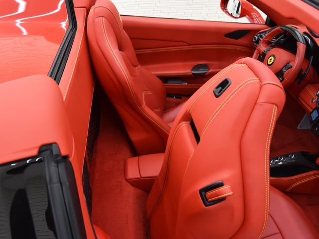 ４８８スパイダー ベースグレード　Ｆ１　ＯＰ４３７　２０ｉｎＡＷ　カーボンファイバーＬＥＤドライバーゾーン／ダッシュボードインサート／Ｒエアダクト　ロッソフェラーリレザー　サスペンションリフター　フルエレクトリックシート　シートＨ　禁煙（14枚目）