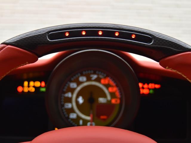 ４８８スパイダー ベースグレード　Ｆ１　ＯＰ４３７　２０ｉｎＡＷ　カーボンファイバーＬＥＤドライバーゾーン／ダッシュボードインサート／Ｒエアダクト　ロッソフェラーリレザー　サスペンションリフター　フルエレクトリックシート　シートＨ　禁煙（15枚目）