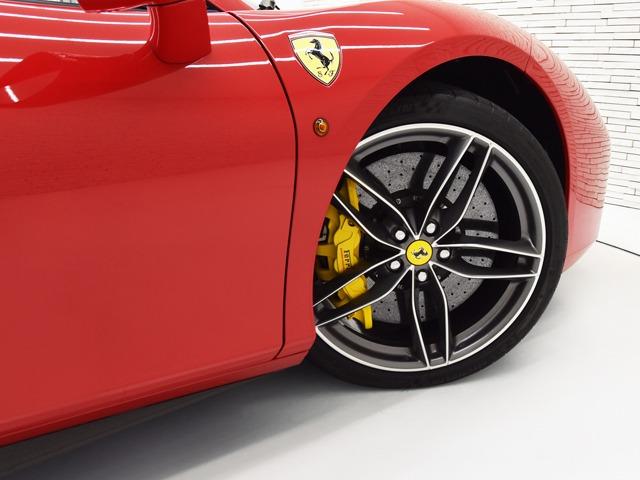 ４８８スパイダー ベースグレード　Ｆ１　ＯＰ４３７　２０ｉｎＡＷ　カーボンファイバーＬＥＤドライバーゾーン／ダッシュボードインサート／Ｒエアダクト　ロッソフェラーリレザー　サスペンションリフター　フルエレクトリックシート　シートＨ　禁煙（20枚目）