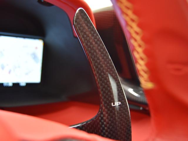 ４８８スパイダー ベースグレード　Ｆ１　ＯＰ４３７　２０ｉｎＡＷ　カーボンファイバーＬＥＤドライバーゾーン／ダッシュボードインサート／Ｒエアダクト　ロッソフェラーリレザー　サスペンションリフター　フルエレクトリックシート　シートＨ　禁煙（24枚目）