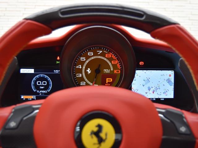 ４８８スパイダー ベースグレード　Ｆ１　ＯＰ４３７　２０ｉｎＡＷ　カーボンファイバーＬＥＤドライバーゾーン／ダッシュボードインサート／Ｒエアダクト　ロッソフェラーリレザー　サスペンションリフター　フルエレクトリックシート　シートＨ　禁煙（25枚目）