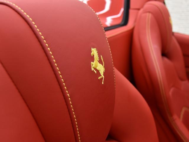 ４８８スパイダー ベースグレード　Ｆ１　ＯＰ４３７　２０ｉｎＡＷ　カーボンファイバーＬＥＤドライバーゾーン／ダッシュボードインサート／Ｒエアダクト　ロッソフェラーリレザー　サスペンションリフター　フルエレクトリックシート　シートＨ　禁煙（27枚目）