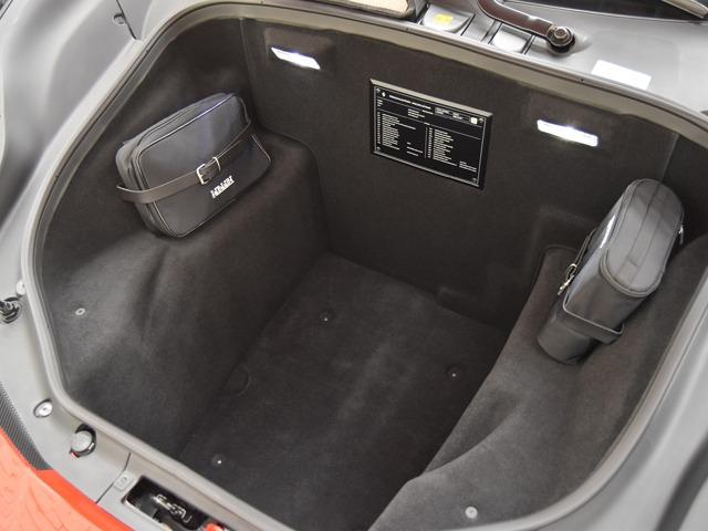 ４８８スパイダー ベースグレード　Ｆ１　ＯＰ４３７　２０ｉｎＡＷ　カーボンファイバーＬＥＤドライバーゾーン／ダッシュボードインサート／Ｒエアダクト　ロッソフェラーリレザー　サスペンションリフター　フルエレクトリックシート　シートＨ　禁煙（29枚目）