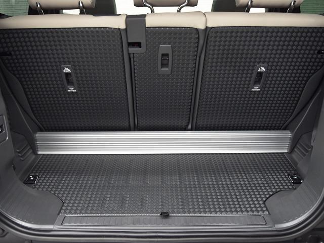 ディフェンダー ９０ＸＳエディション　Ｐ３００　限定車　ＸＳエディションエクステリアＰ　２０ｉｎＡＷ　パノラマＳＲ　ＦシートＨ／シートクーラー／メモリー機能　エイコーンレザー　インタラクティブドライバーＤ　ＡＣＣ　メリディアン　レーンキープ　禁煙（20枚目）