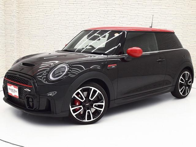 ＭＩＮＩ ジョンクーパーワークス　ジョンクーパーワークストリム　ピアノブラックエクステリア　１８ｉｎＡＷ　ブラックハーフレザー　ＦシートＨ　純正ナビ　ヘッドアップＤ　マルチＤメーターパネル　レッドルーフ＆ミラーキャップ　ＬＥＤヘッドライト　コンフォートアクセス（3枚目）