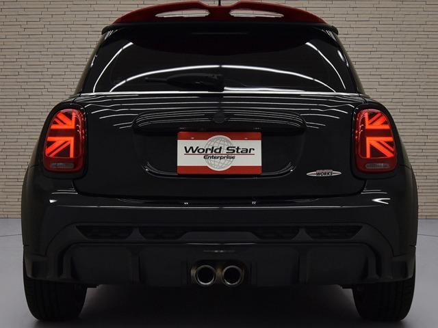 ＭＩＮＩ ジョンクーパーワークス　ジョンクーパーワークストリム　ピアノブラックエクステリア　１８ｉｎＡＷ　ブラックハーフレザー　ＦシートＨ　純正ナビ　ヘッドアップＤ　マルチＤメーターパネル　レッドルーフ＆ミラーキャップ　ＬＥＤヘッドライト　コンフォートアクセス（6枚目）