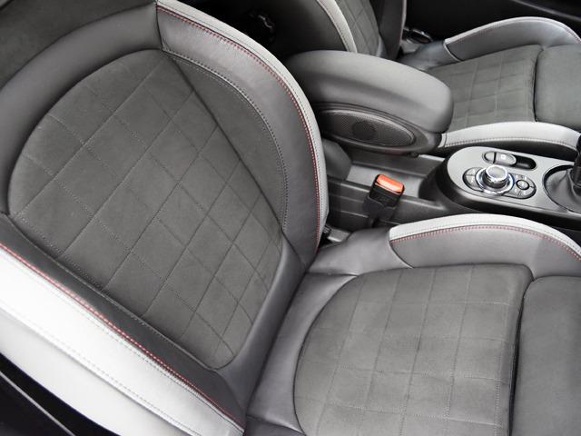 ＭＩＮＩ ジョンクーパーワークス　ジョンクーパーワークストリム　ピアノブラックエクステリア　１８ｉｎＡＷ　ブラックハーフレザー　ＦシートＨ　純正ナビ　ヘッドアップＤ　マルチＤメーターパネル　レッドルーフ＆ミラーキャップ　ＬＥＤヘッドライト　コンフォートアクセス（10枚目）