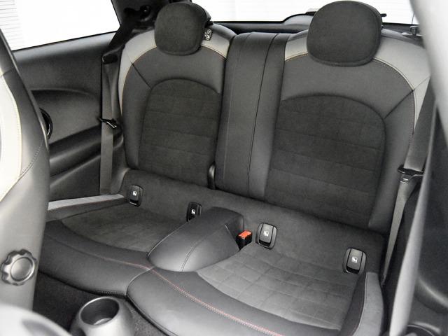 ＭＩＮＩ ジョンクーパーワークス　ジョンクーパーワークストリム　ピアノブラックエクステリア　１８ｉｎＡＷ　ブラックハーフレザー　ＦシートＨ　純正ナビ　ヘッドアップＤ　マルチＤメーターパネル　レッドルーフ＆ミラーキャップ　ＬＥＤヘッドライト　コンフォートアクセス（12枚目）