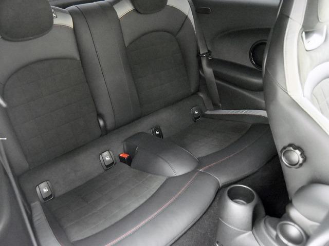 ＭＩＮＩ ジョンクーパーワークス　ジョンクーパーワークストリム　ピアノブラックエクステリア　１８ｉｎＡＷ　ブラックハーフレザー　ＦシートＨ　純正ナビ　ヘッドアップＤ　マルチＤメーターパネル　レッドルーフ＆ミラーキャップ　ＬＥＤヘッドライト　コンフォートアクセス（13枚目）